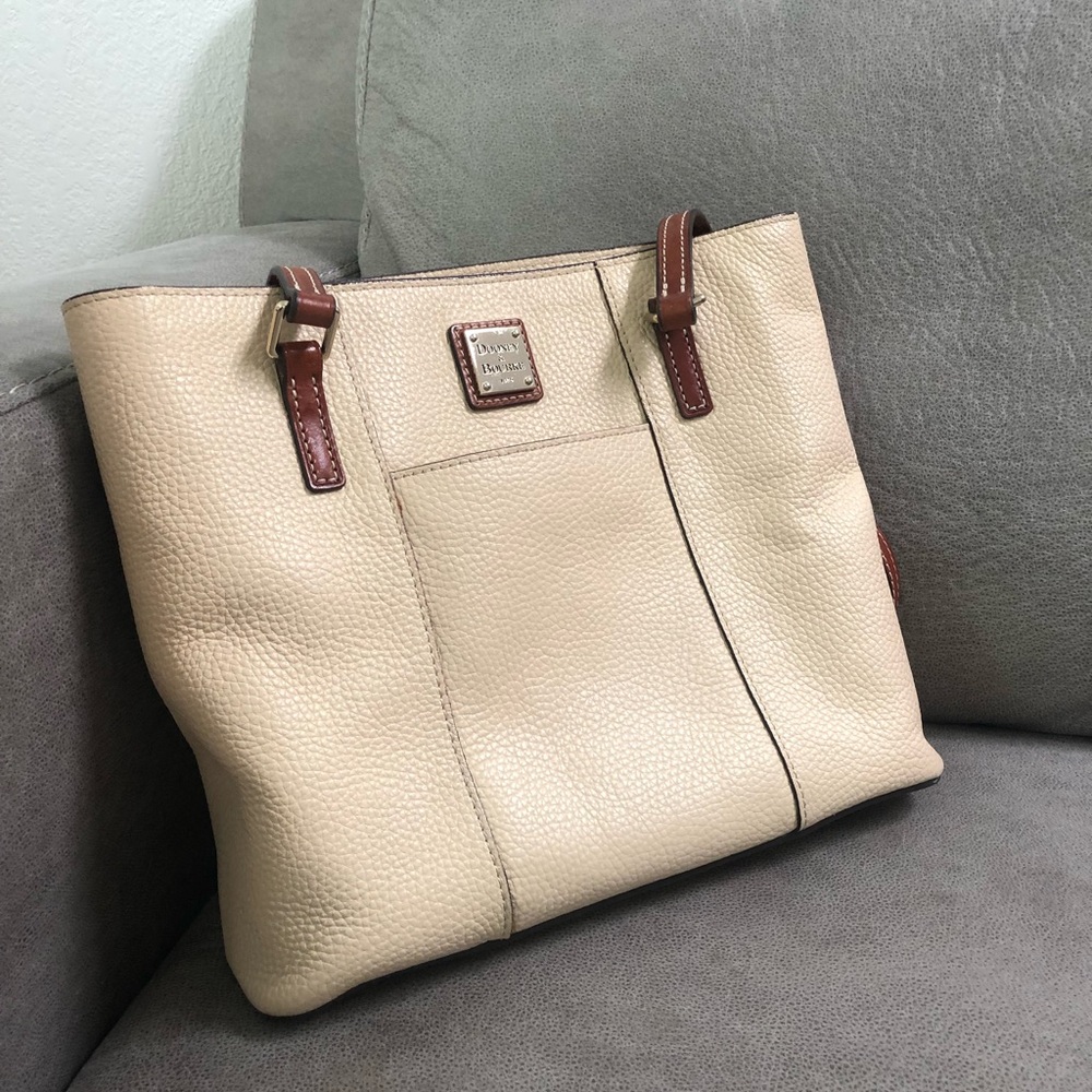 ❌❌SOLD❌❌⭐️💯Authentic Dooney & Bourke tote